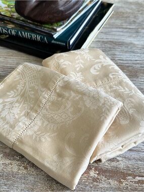 Sferra Honey Damask Pillowcases - Set of 2 - Standard Size